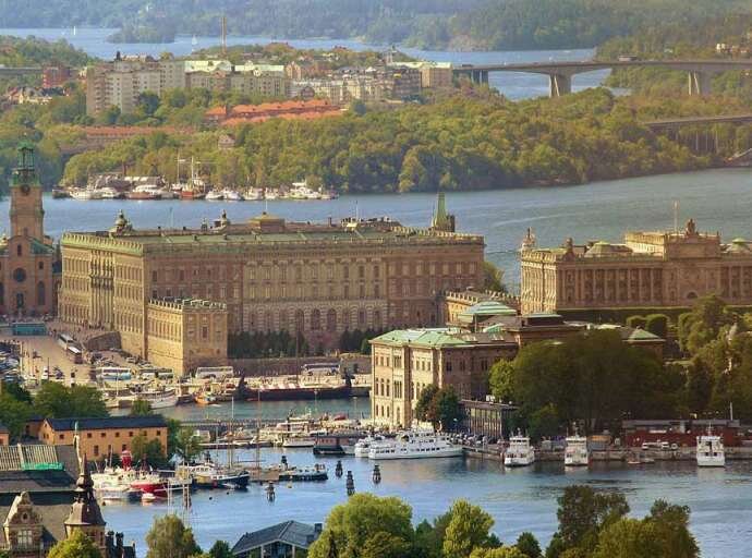 Со нови 16 авиолинии од скопскиот и од охридскиот аеродром до пораст на бројот на туристи