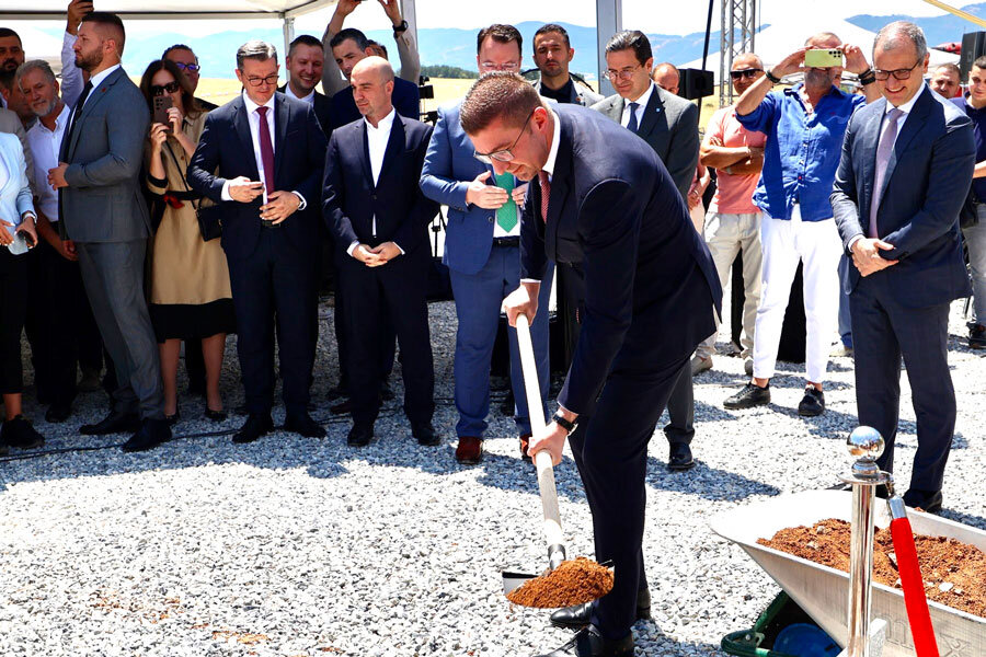 Поставување камен-темелник на ветерниот парк на „Алказар енерџи“.