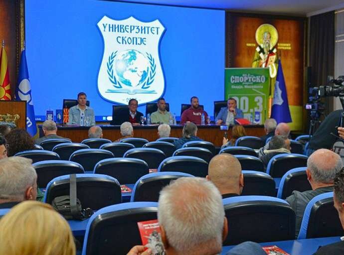 Ракометните легенди продефилираа во Скопје: „Чест ни е што направивме спектакл“