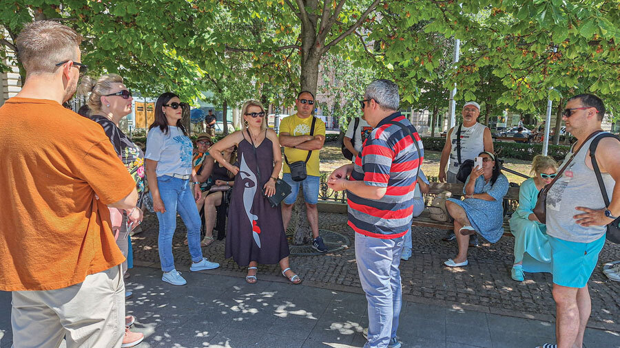 Проф. д-р Благој Цонев ги презентира знаменитостите на Будимпешта.