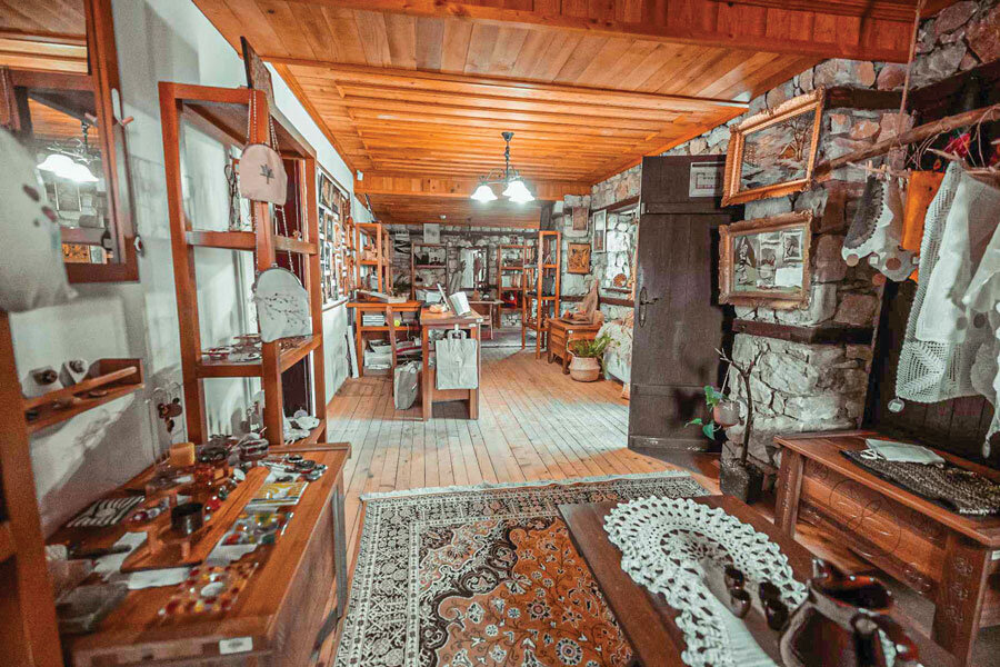 „Еснаф“: „Од нашите полици туристите купуваат богатство од автентични и уникатни парчиња.“