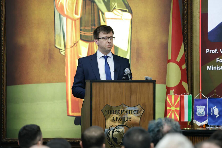 Бока „Институциите на ЕУ функционираат на начин што секоја критика се смета за непријателска. Тоа ги поткопува демократијата и развојот на општествата.“