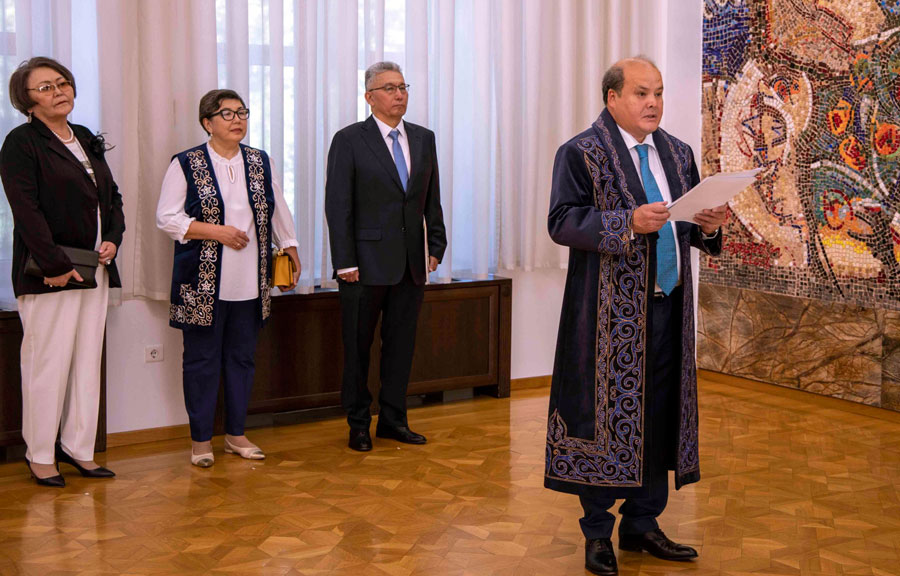 Казахстан е туристичка земја. Во 2024 година, околу 1,5 милиони странски туристи го посетија Казахстан. Казахстан е туристичка земја. Во 2024 година, околу 1,5 милиони странски туристи го посетија Казахстан.